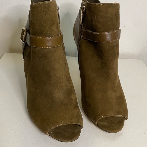 ⭐️ Marc Fisher Shimmee Peep Toe Booties Ankle
Boots Taupe Suede size 9.5 - Picture 4 of 13